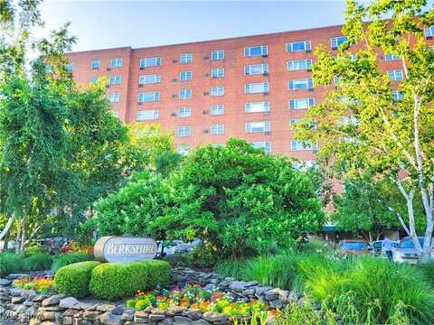 11820 Edgewater Drive unit: 506, Lakewood, OH 44107