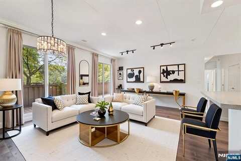 1077 River Road TH9, Edgewater, NJ 07020