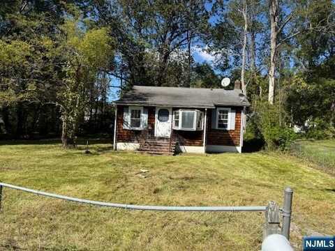 16 Madelyn Avenue, West Milford, NJ 07480