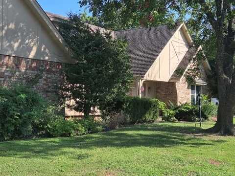 6307 S 72nd East Avenue E, Tulsa, OK 74133