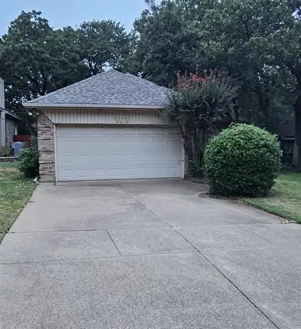 6016 Paradise Drive, Arlington, TX 76001