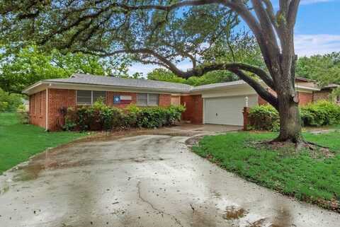 805 N Douglas Avenue, Cleburne, TX 76033