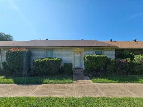 16 E Mountain Creek Court E, Grand Prairie, TX 75052