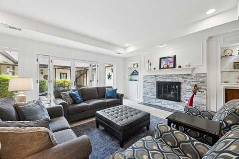 9519 Robin Meadow Drive, Dallas, TX 75243