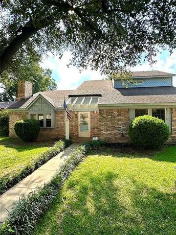 704 Matthews Court, Arlington, TX 76012