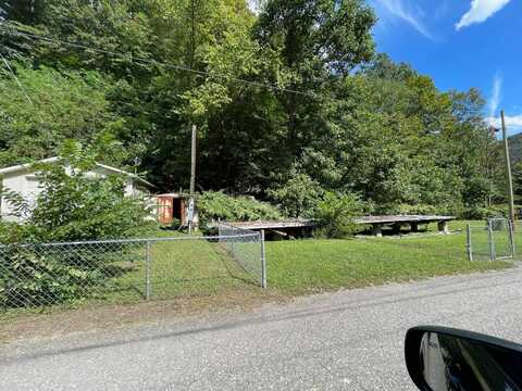 109 Mile Branch Road, Cedar Grove, WV 25039