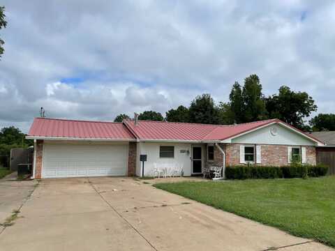 1705 Queens Ave., Ponca City, OK 74604