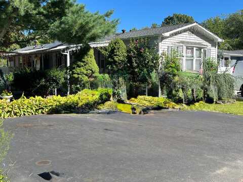 82 Parkway Trailer Court, Pomona, NY 10970
