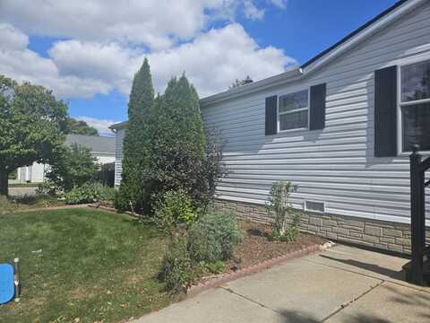 4740 Spring Creek Dr., Howell, MI 48843