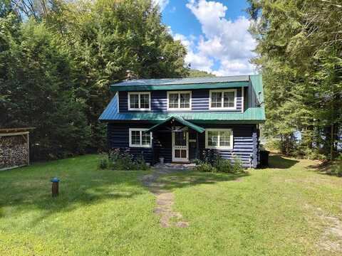 215 E Stoner Lake Rd, Caroga Lake, NY 12032