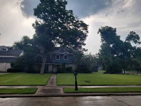 52 Banyan Ct, Lake Jackson, TX 77566