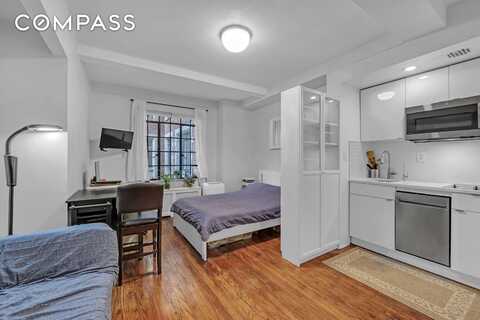 $1450 GREAT SIZE CLEAN STUDIO IN A DOORMAN BUIILDING, New York, NY 10017