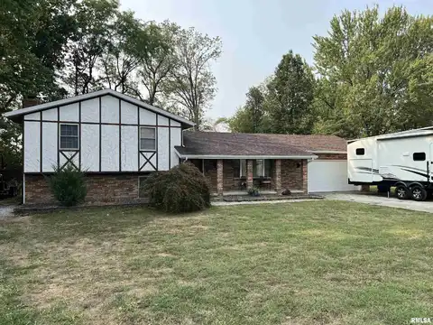 1413 W SPRUCE Street, Salem, IL 62881