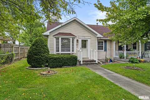 207 N MISSISSIPPI Street, Blue Grass, IA 52726