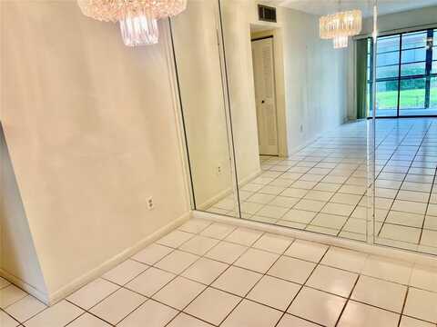 9384 S Belfort Cir, Tamarac, FL 33321