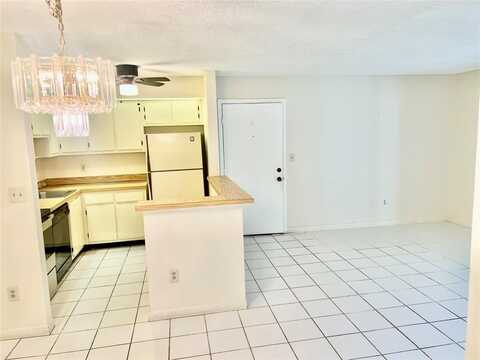 9384 S Belfort Cir, Tamarac, FL 33321