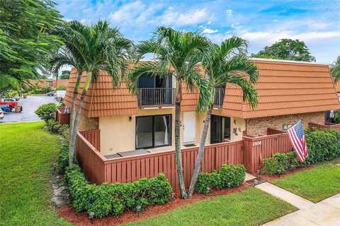 2906 Waterford Dr, Deerfield Beach, FL 33442