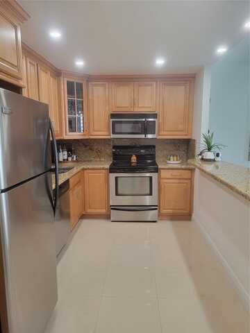 19370 Collins Ave, Sunny Isles Beach, FL 33160