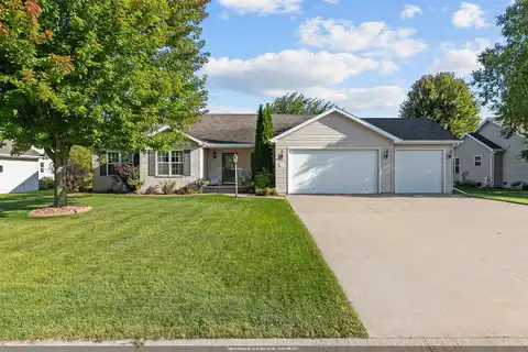 W5862 GERANIUM Drive, APPLETON, WI 54915