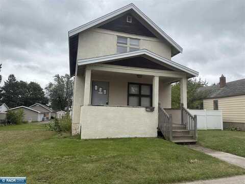 309 6th St, Chisholm, MN 55719