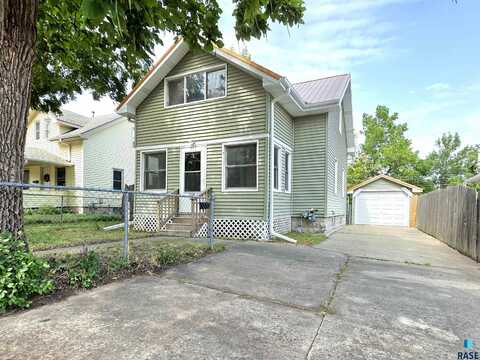 1530 W 10th St, Sioux Falls, SD 57104