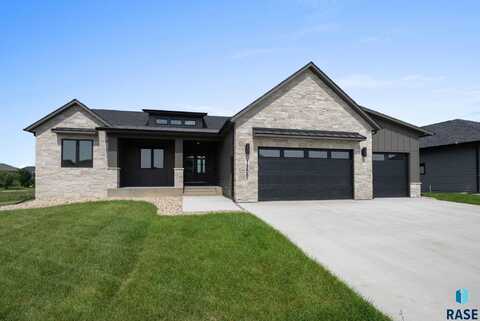 7300 E Misty Knoll Cir, Sioux Falls, SD 57110