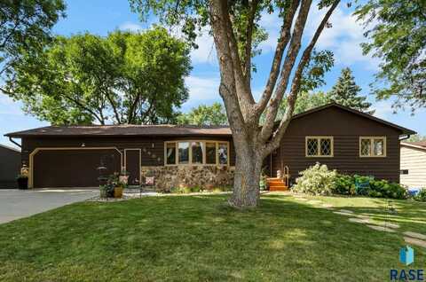 5908 W Chadwick Pl, Sioux Falls, SD 57106