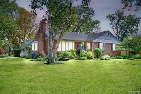 18146 Riverside Drive, Beverly Hills, MI 48025
