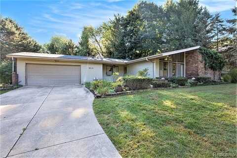 7334 Parkwood Drive, Fenton, MI 48430