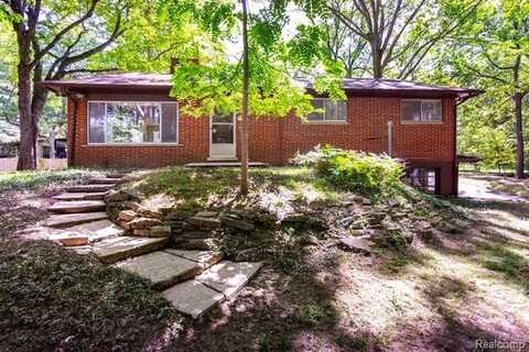 20860 McClung Avenue, Southfield, MI 48075