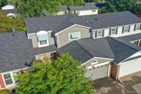 475 Sandehurst Drive, Grand Blanc, MI 48439