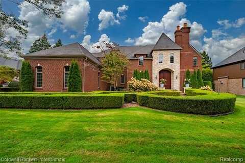 3755 Walnut Brook Drive, Rochester Hills, MI 48309