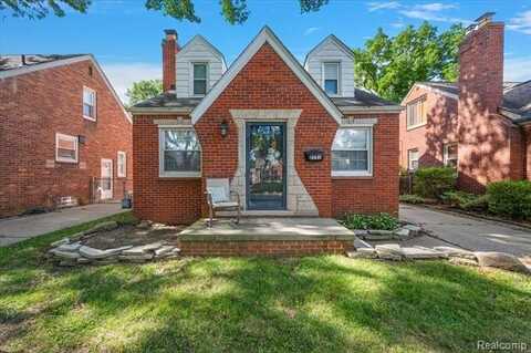 2151 Hawthorne Road, Grosse Pointe Woods, MI 48236