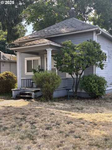 6104 NE HALSEY ST, Portland, OR 97213