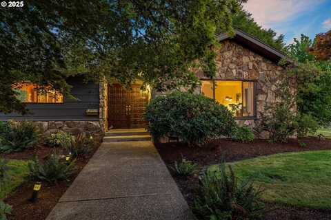 1030 NW 20TH ST, McMinnville, OR 97128