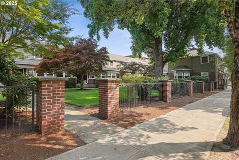 2555 NW SAVIER ST, Portland, OR 97210