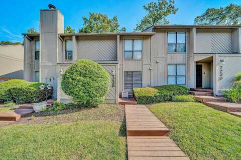 7228 Woods Crossing DR, Roanoke, VA 24018