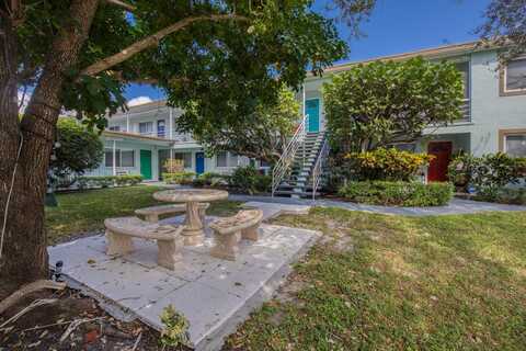 101 S Palmway, Lake Worth, FL 33460
