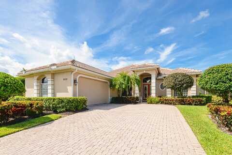 8821 One Putt Place, Port Saint Lucie, FL 34986