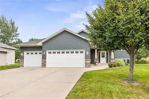 223 Summerset Lane SE, Hutchinson, MN 55350