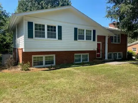 1203 Fifth Avenue, Farmville, VA 23901