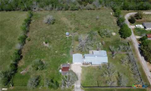 5596 Fm 616, Vanderbilt, TX 77991
