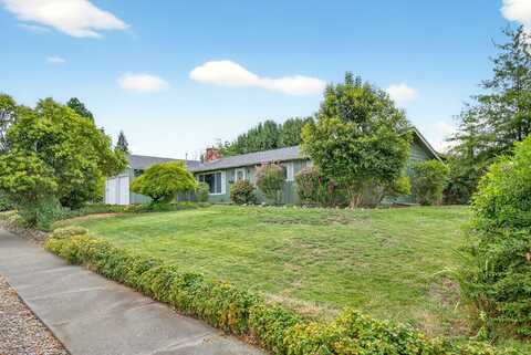 1441 Larkspur Avenue, Medford, OR 97504