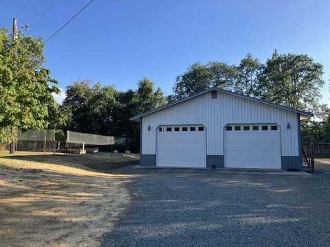 8538 Monument Drive, Grants Pass, OR 97526