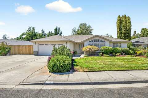 121 Meadow View Drive, Phoenix, OR 97535