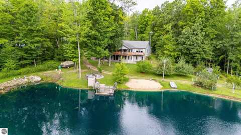8574 E Cadillac Road, Falmouth, MI 49632