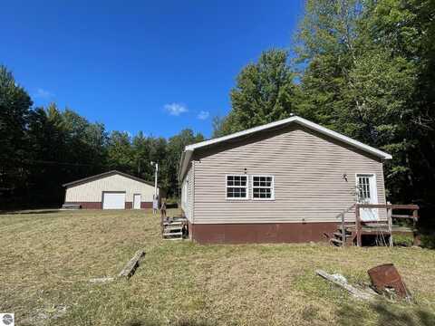 6577 N Magruder Road, Coleman, MI 48618