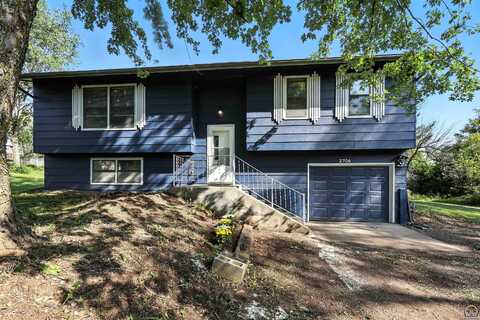 2706 NE 37th TER, Topeka, KS 66618