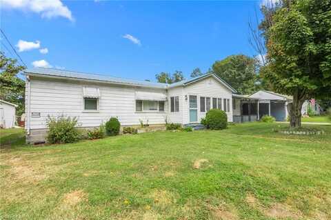 1 Westwood Avenue, Thomasville, NC 27360