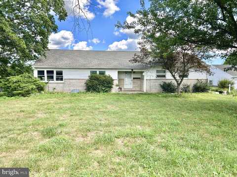 2467 TRENT LANE, RED LION, PA 17356